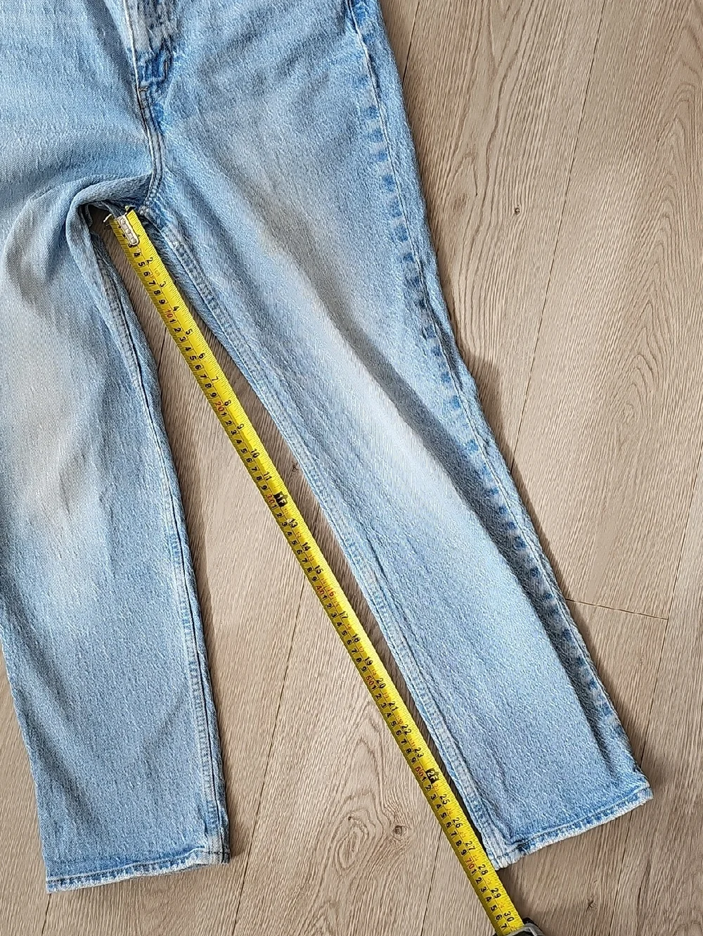Levi's Premium 70s High Slim Straight Medium Wash Jeans, Sz 28 *Stains - Read - Picture 15 of 16